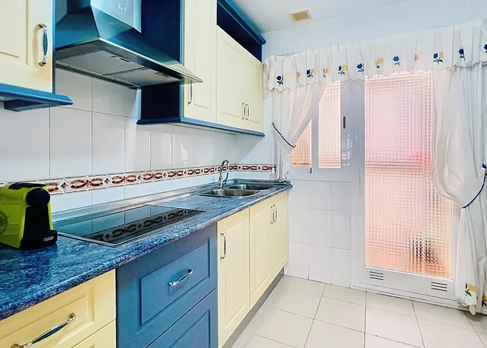 Familiar Centrico By South Costa Нерха